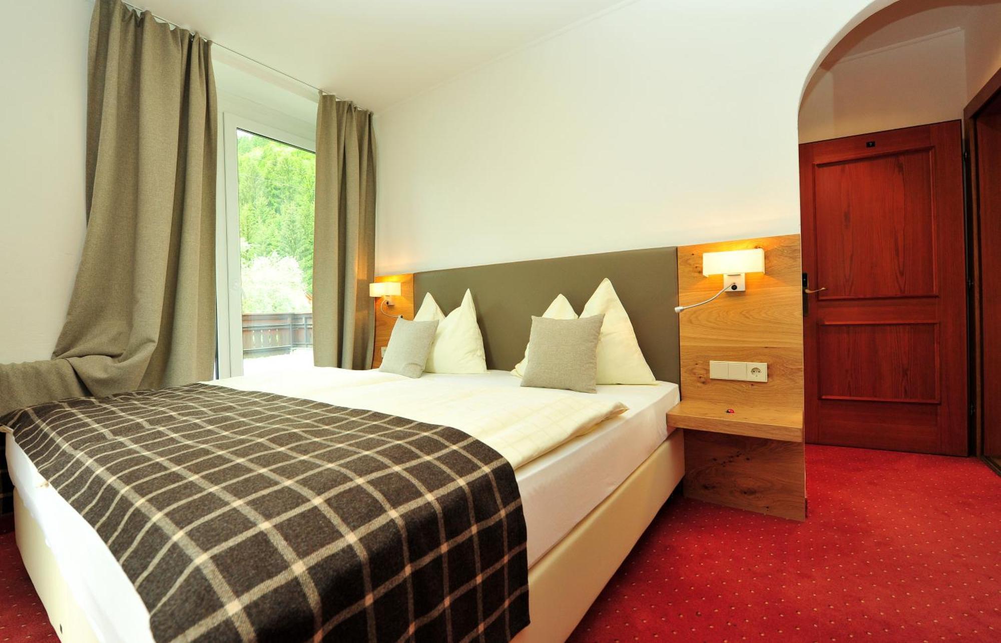 Hotel-Gasthof Strasswirt Tropolach Room photo