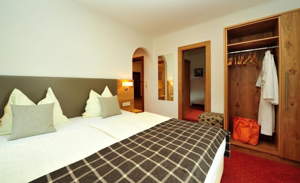 Hotel-Gasthof Strasswirt Tropolach Room photo