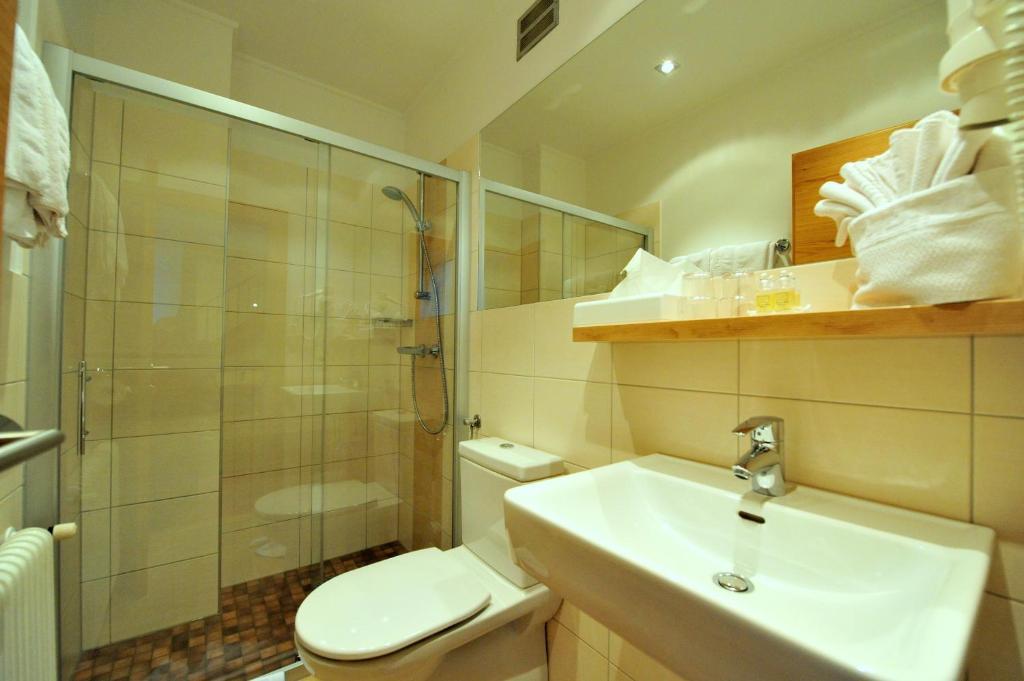Hotel-Gasthof Strasswirt Tropolach Room photo
