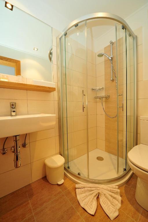 Hotel-Gasthof Strasswirt Tropolach Room photo